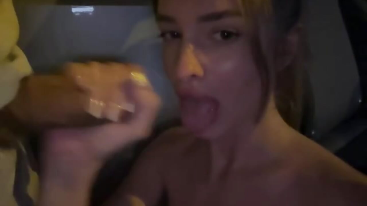 EvieEvans 1st time ever!Giving stranger a handjob til he cums all over my body+I swallow his cum🤤💦 - فيديو من EvieEvans موديل الكام