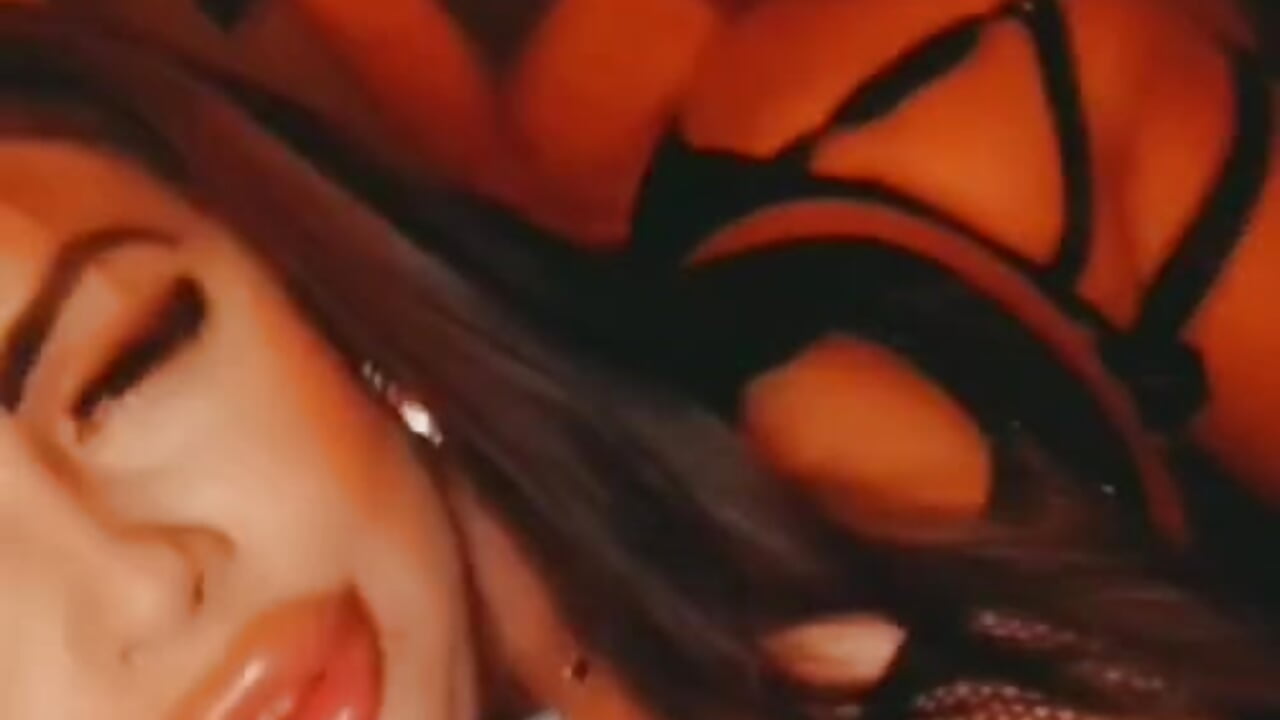 From Behind – Full Control - video av DeniSalome cam-modell