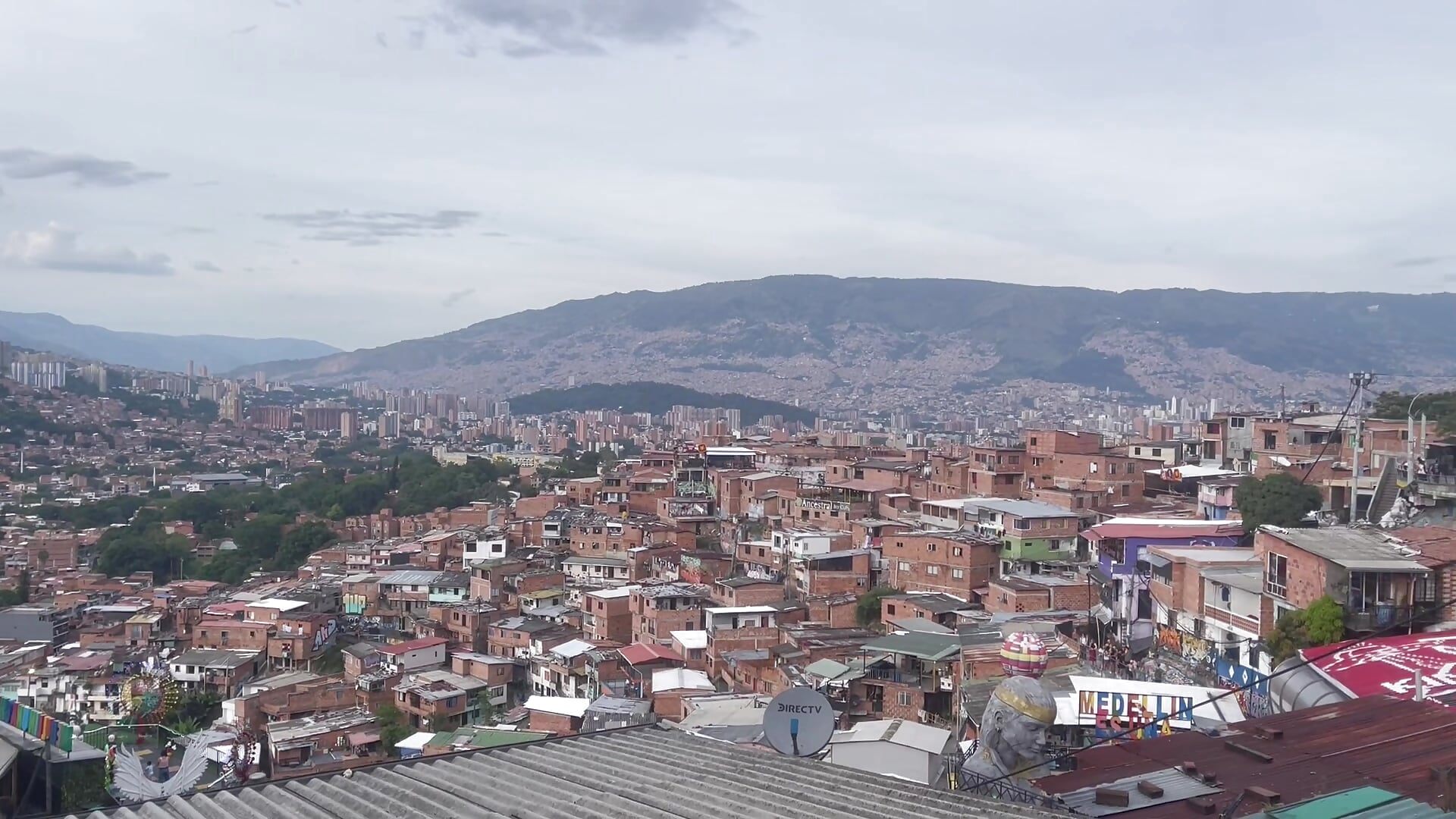 Comuna 13 Medellín 🇨🇴 - video di LillyDolls23 modella di cam