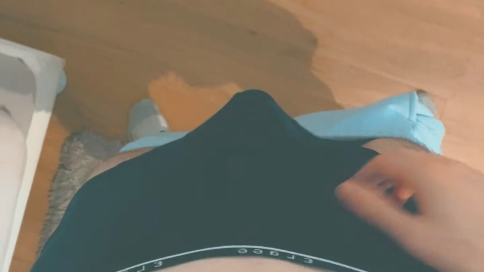 Harter Schwanz wird im stehen Ausgepackt🥵😏🥵😏 - video by secret_dream415 cam model