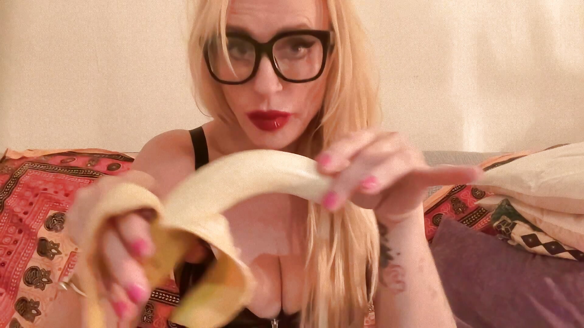 banana - video by SamanthaStern cam model