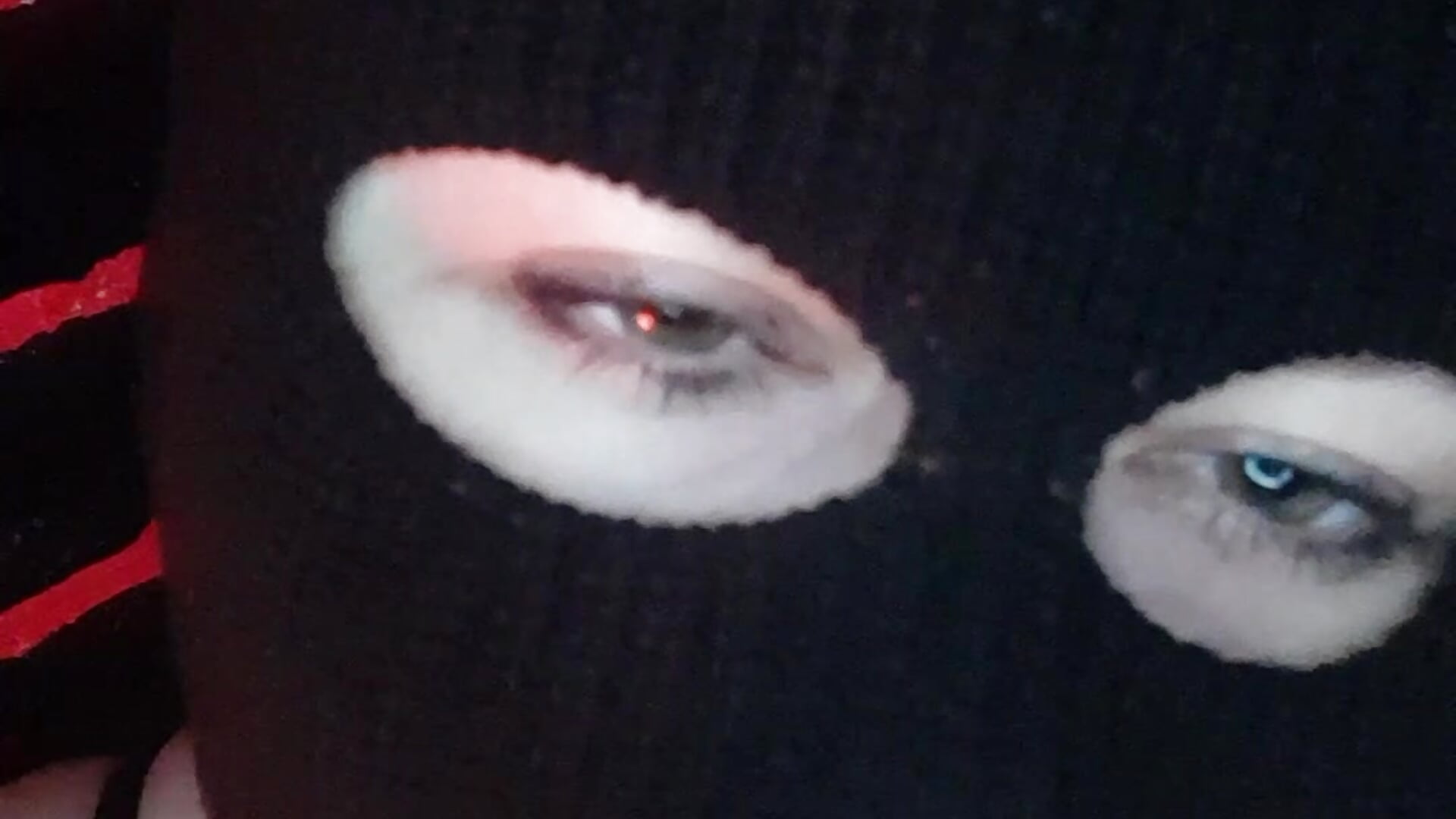 Noface smoke blowjob – видео вебкам-модели MoorderxDoll