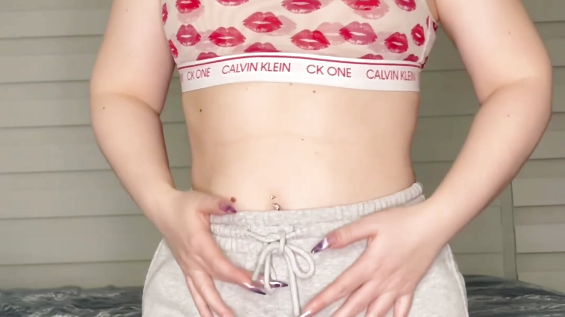 Slow Strip in Calvins - video của người mẫu cam NemesisXSky
