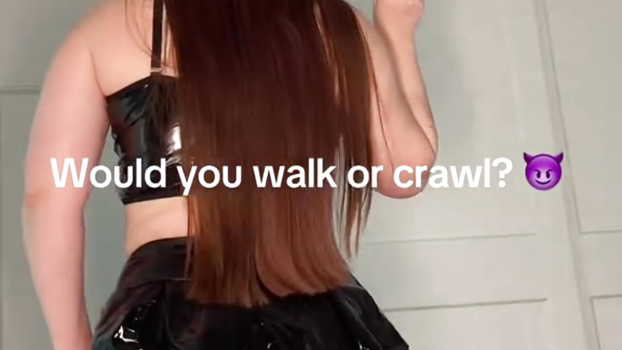 Would you walk or crawl behind me? 😈 - video của người mẫu cam NemesisXSky