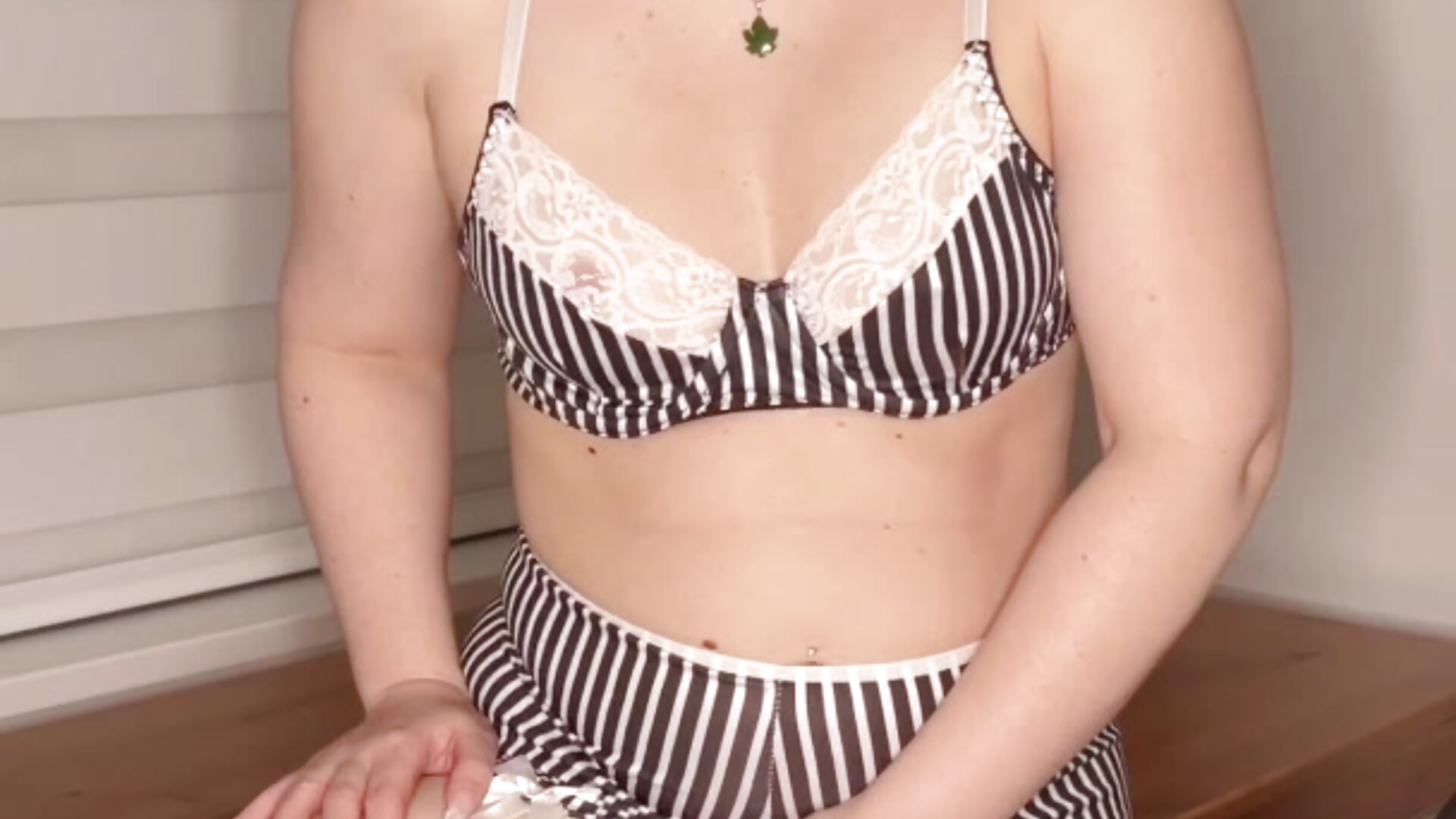 POV Office Slut JOI - video của người mẫu cam NemesisXSky