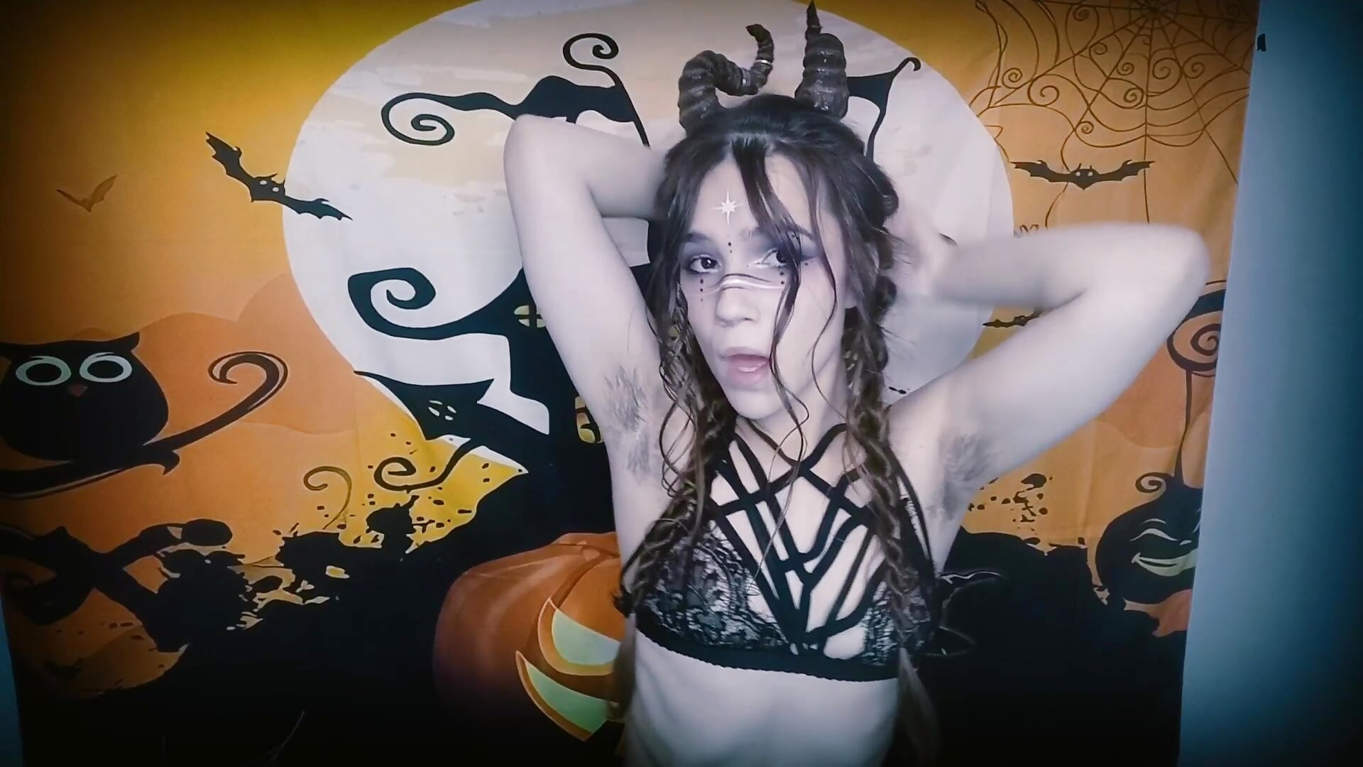 helloween - فيديو من Tiny_Witch موديل الكام