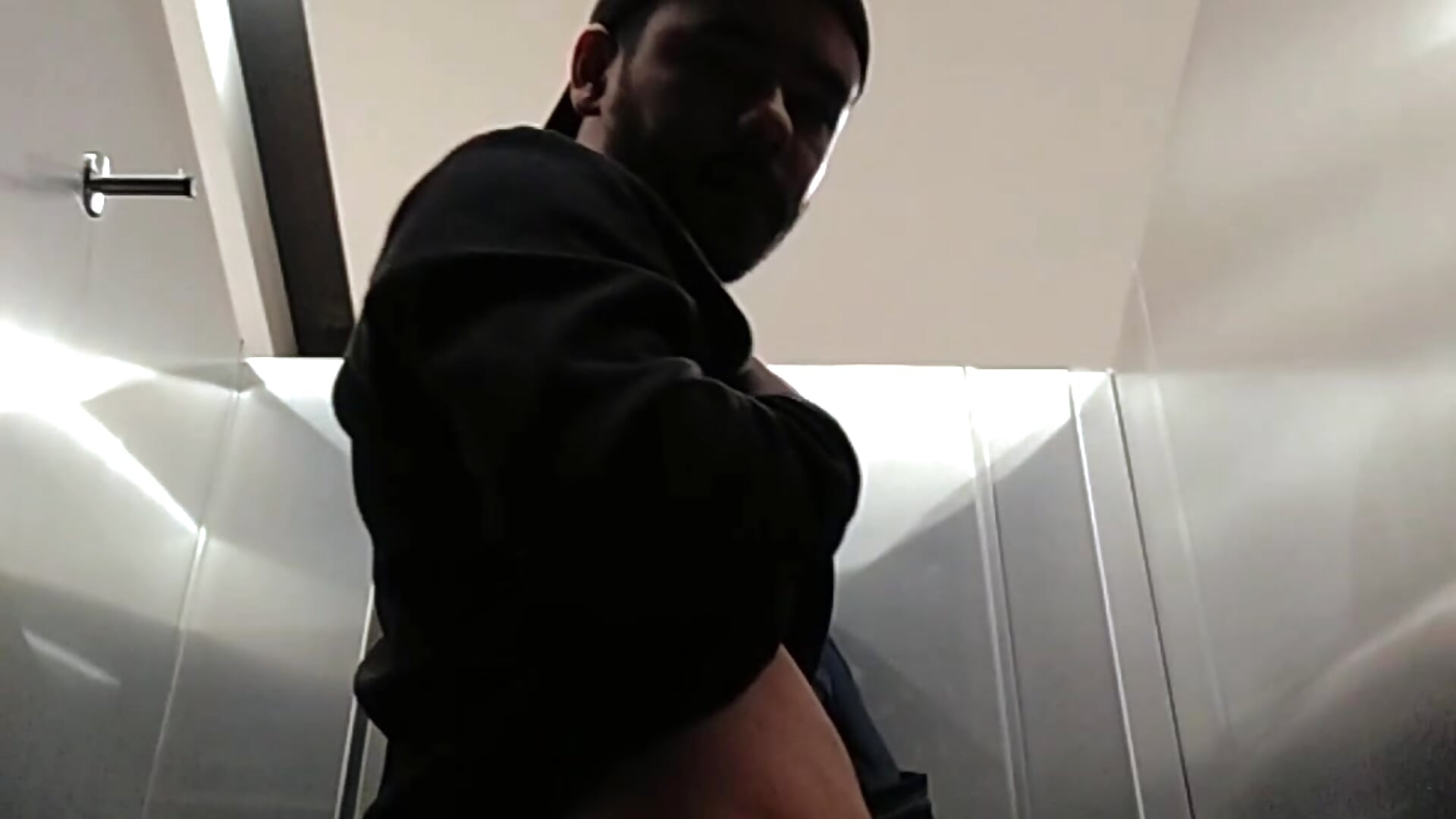 I get horny in the public bathroom - video by Tommhot cam model