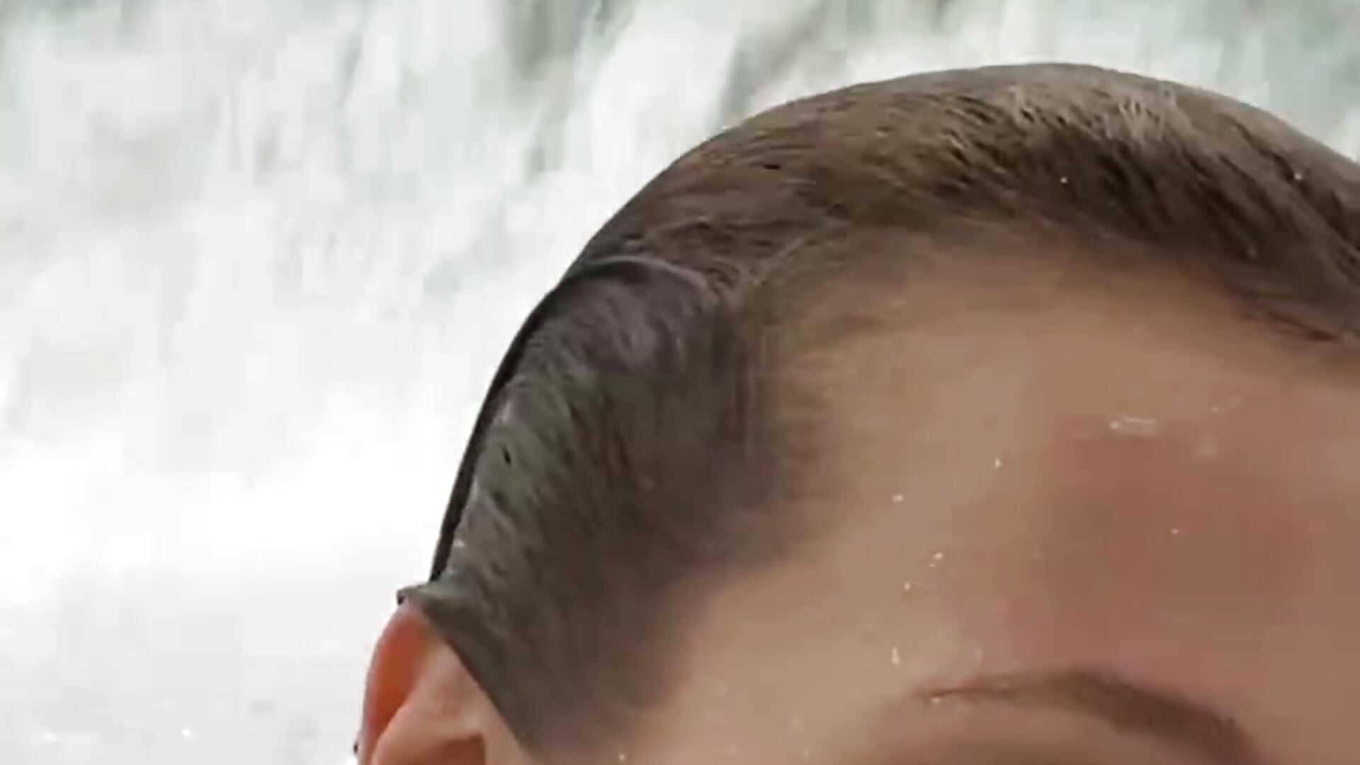 I love relaxing in the water – video af aa______