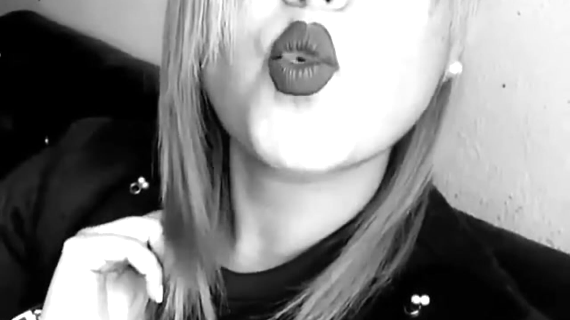Kiss kiss - video by Luise_Meyrink cam model
