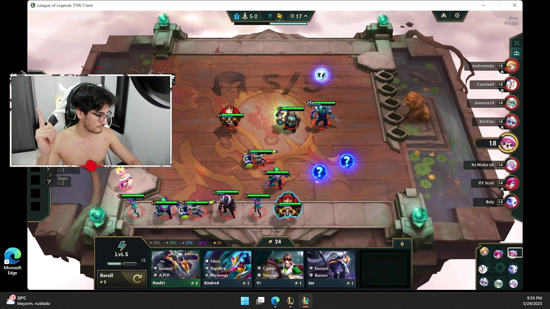 PLAYING TFT