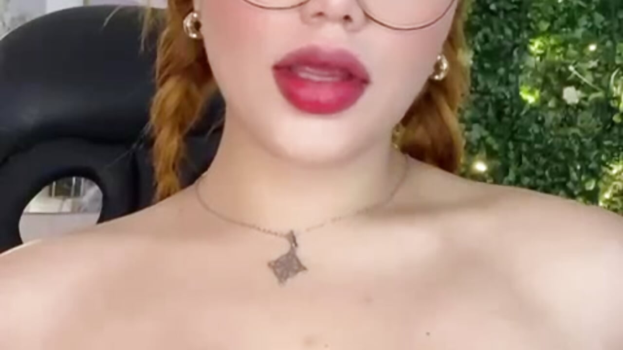 boobs massage - Vídeo de Abby_Mae_, modelo de vídeos