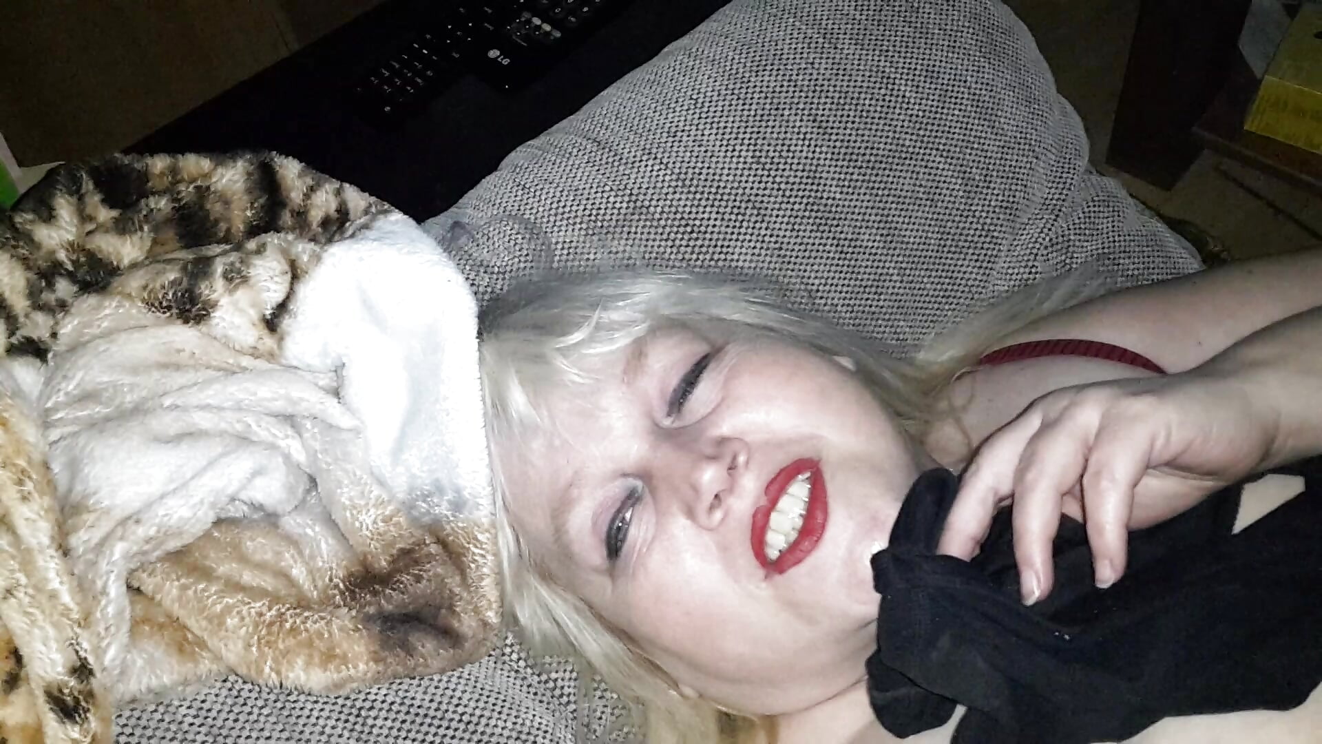 Orgasm Face - mit Höschenduft und Pups - video by Blasflittchen cam model