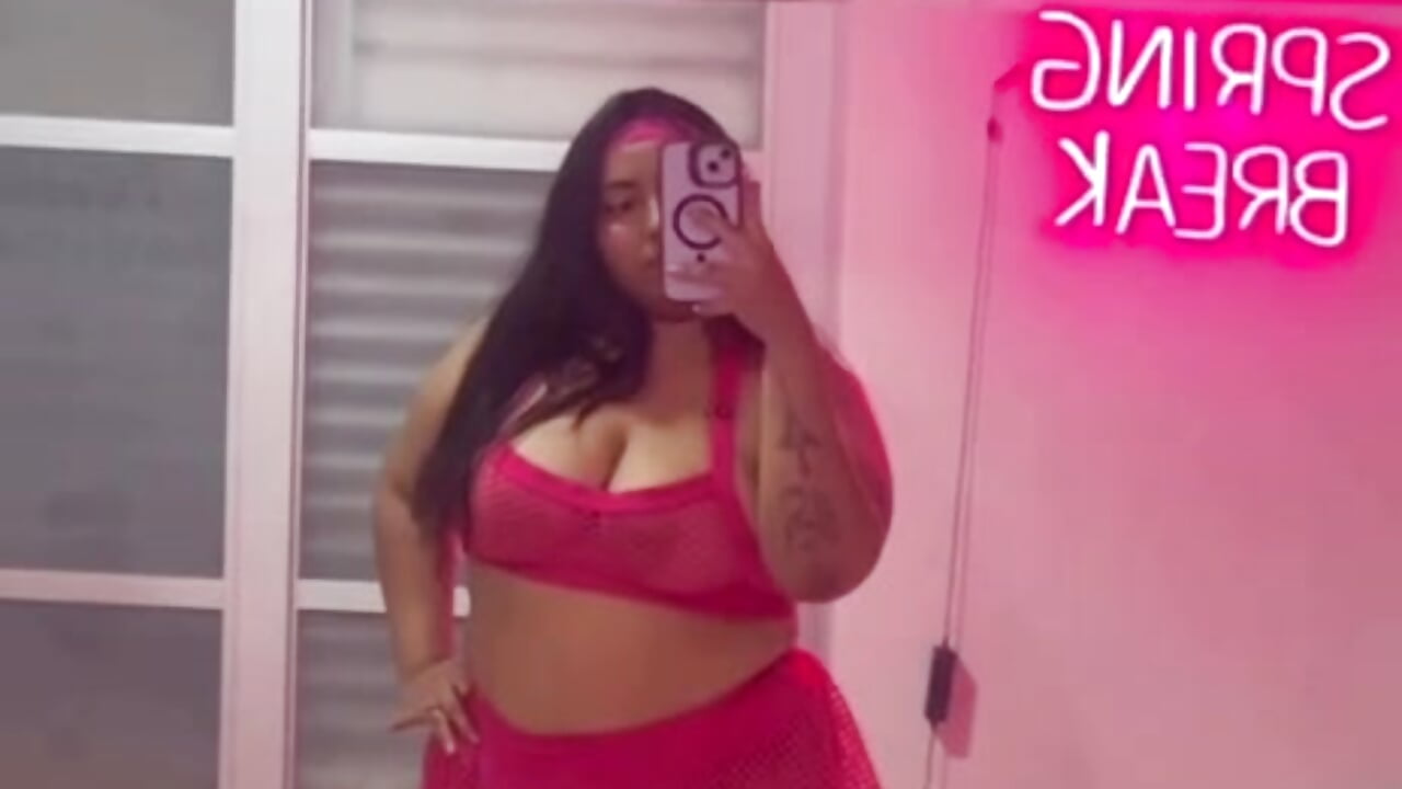 TU GRAN BOMBA SEXY ESTA AQUI PATA VOLVERTE LOCO!!!－カメラキャストのLucciaPorterの動画