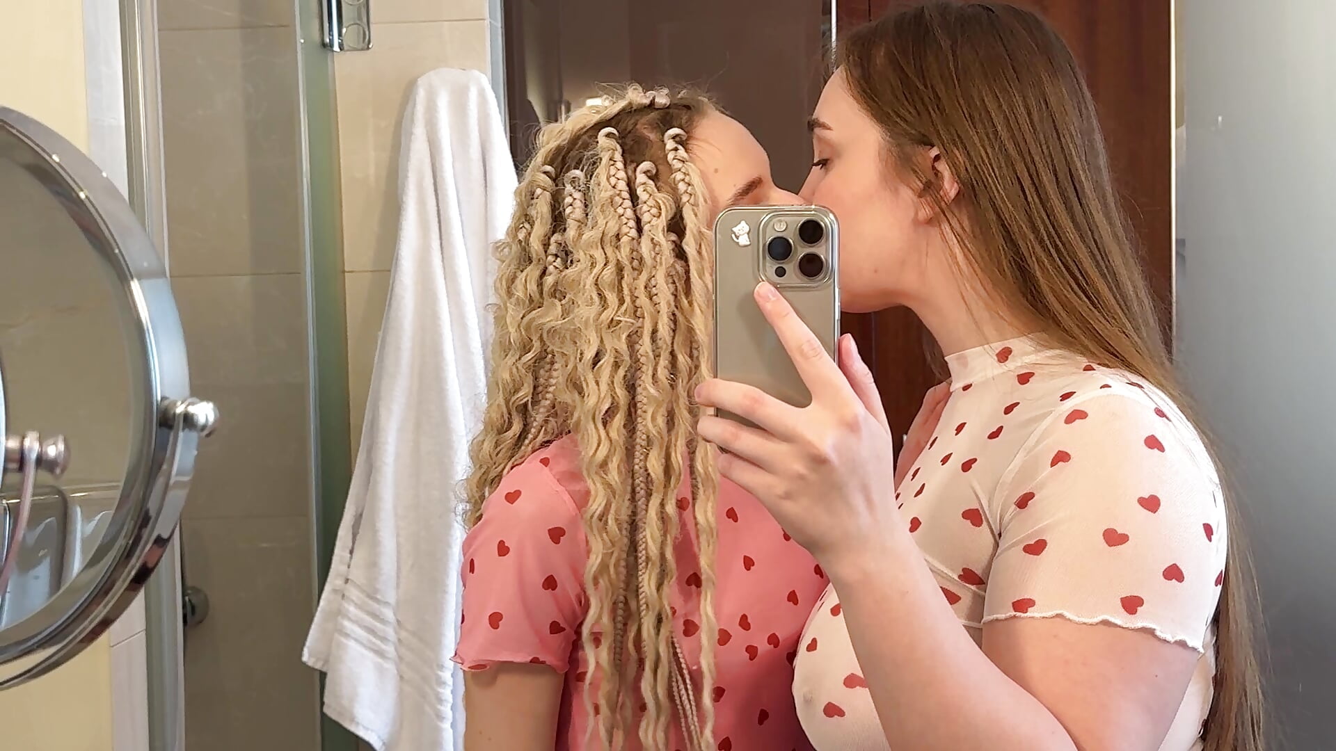 Kissing with Irene - วิดีโอโดย eva_nyx โมเดลแคม