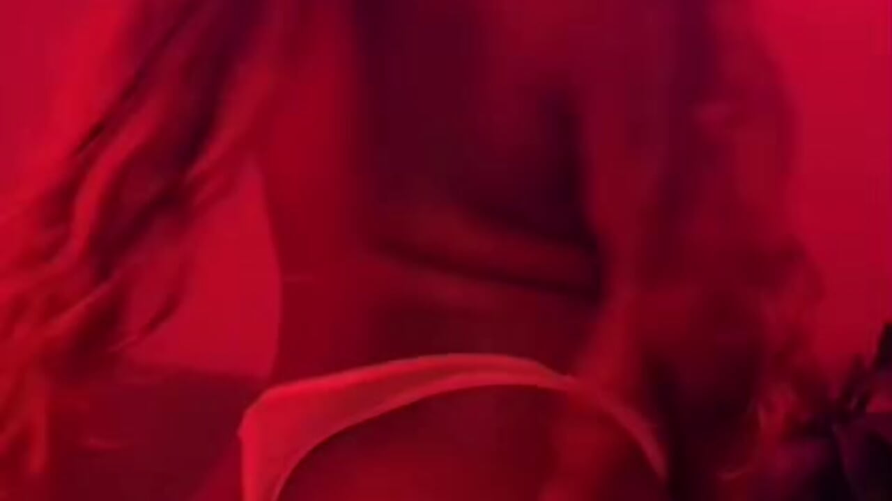 “Careful… I can make you lose control with just one mount.” - video by lanna_bx cam model