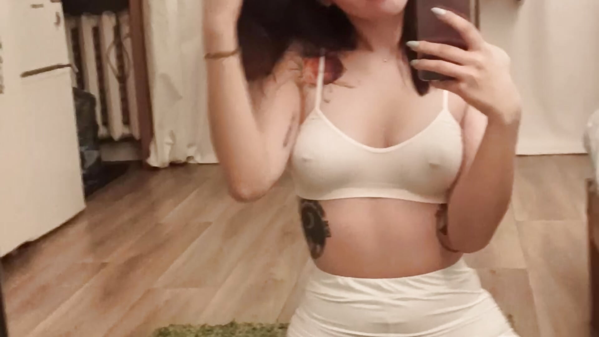 white－カメラキャストのKelly_Yonの動画