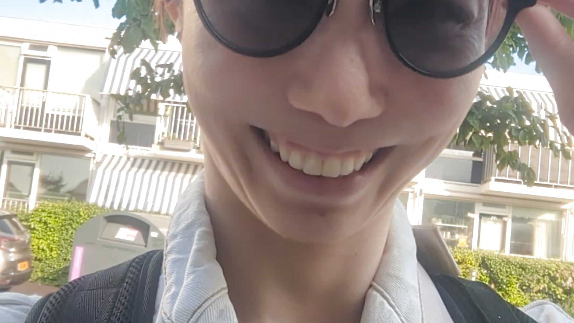 サングラスは虫除けです。すっぴん隠しじゃございません。