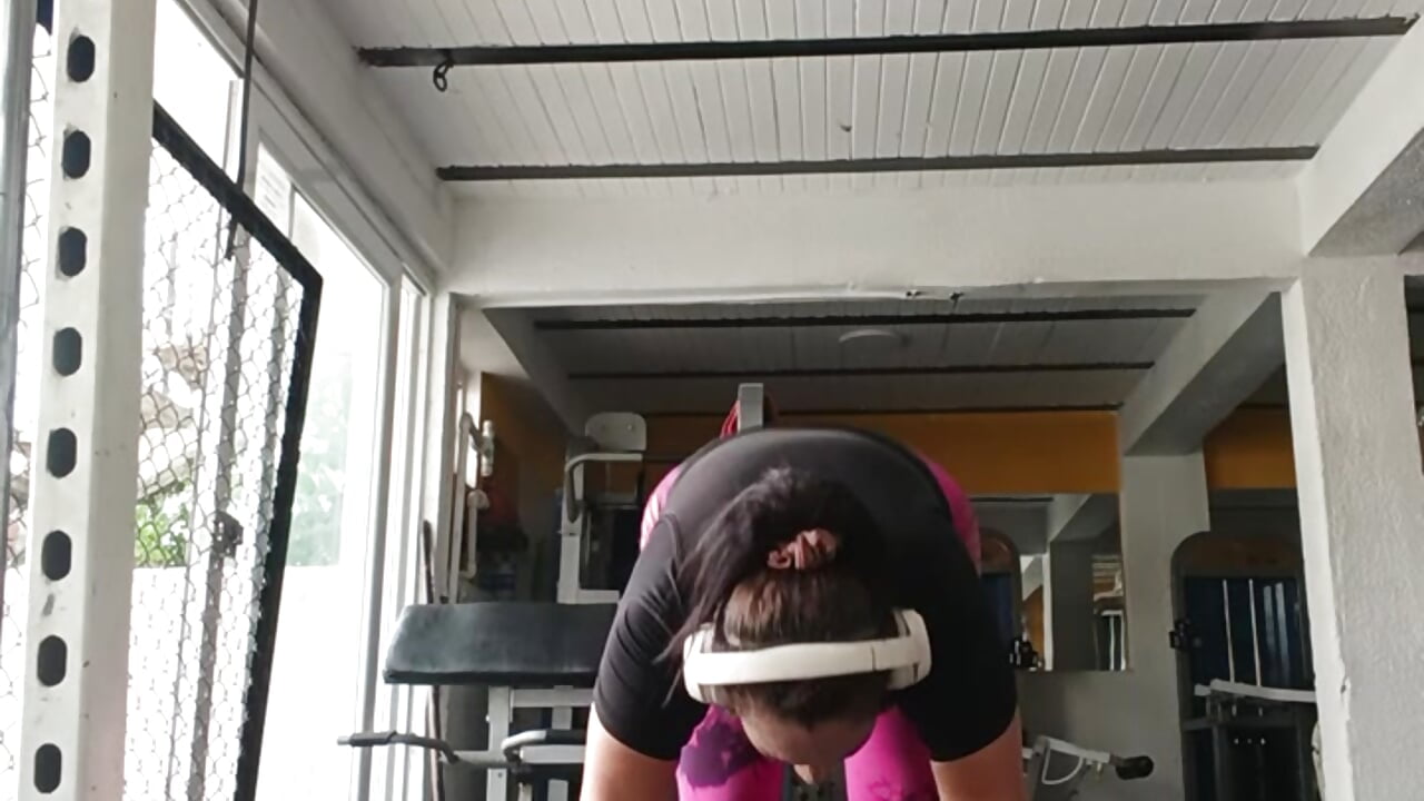 A hot cardio workout to help you resist your cravings - video by dakota_johnson10 cam model