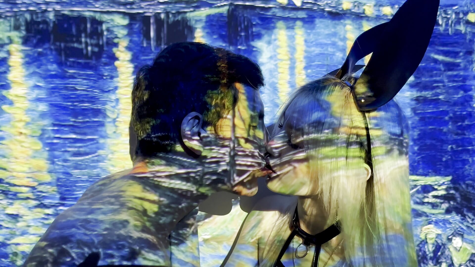 Van Gogh on bodies and Ludwig van Beethoven in air (georgious kissing) - video by rosy_kriss cam model