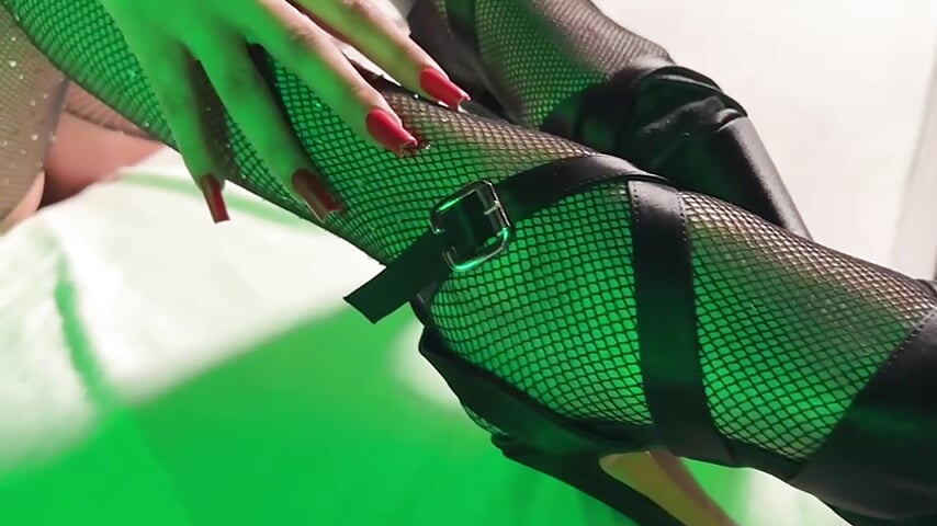 Feel ne - відео від вебкаммоделі HarleyOuinn