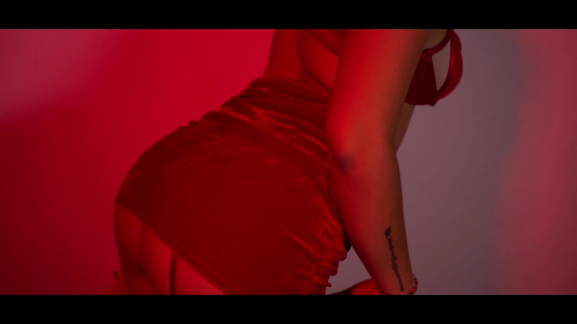 i feel in fire like red - video by MegannCarter cam model