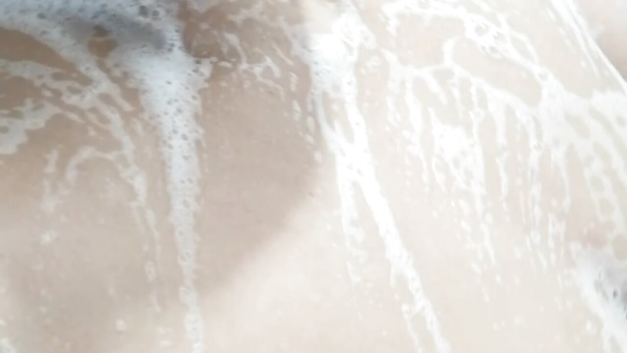 Bathroom with foam－カメラキャストのJaneth_Sweetの動画