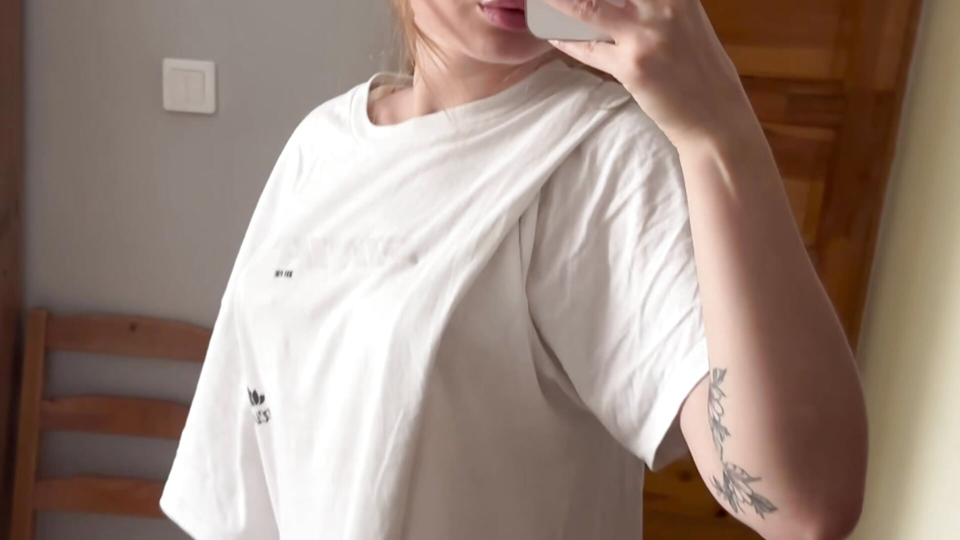 what's under the clothes? - video by Vladamais cam model