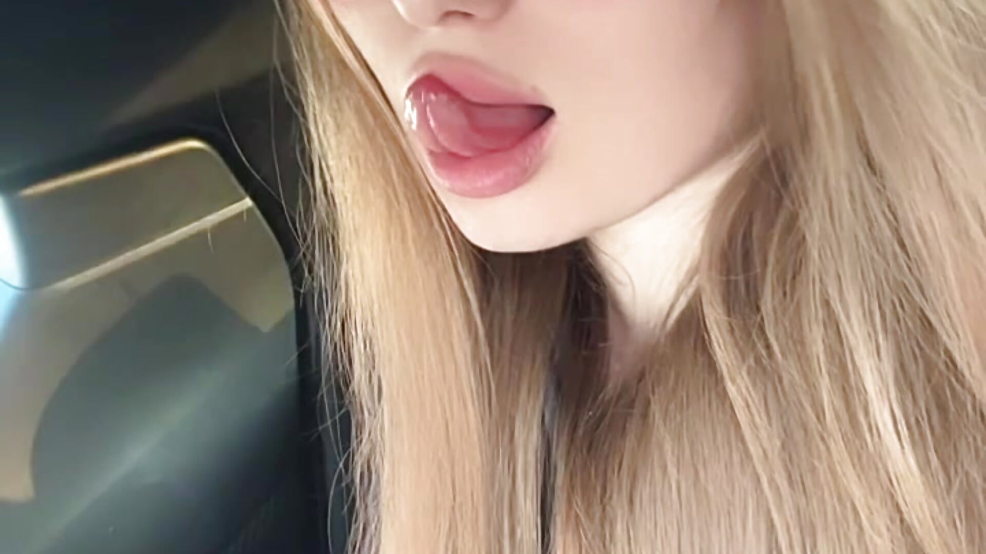 I lick my lips - video by Vladamais cam model