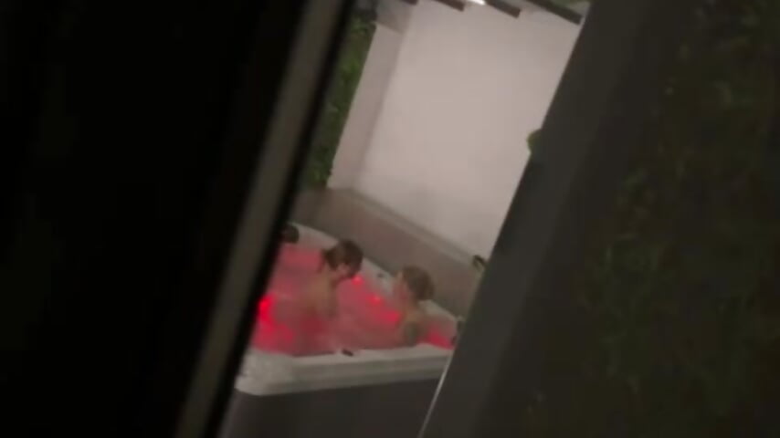 Naughty neighbour catches us having lesbiansex and jerks off 😮‍💨 - วิดีโอโดย Goldi159 โมเดลแคม
