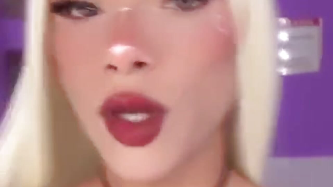 The black color looks great on me🖤 - video by SARA_VAL3NTINA_ cam model