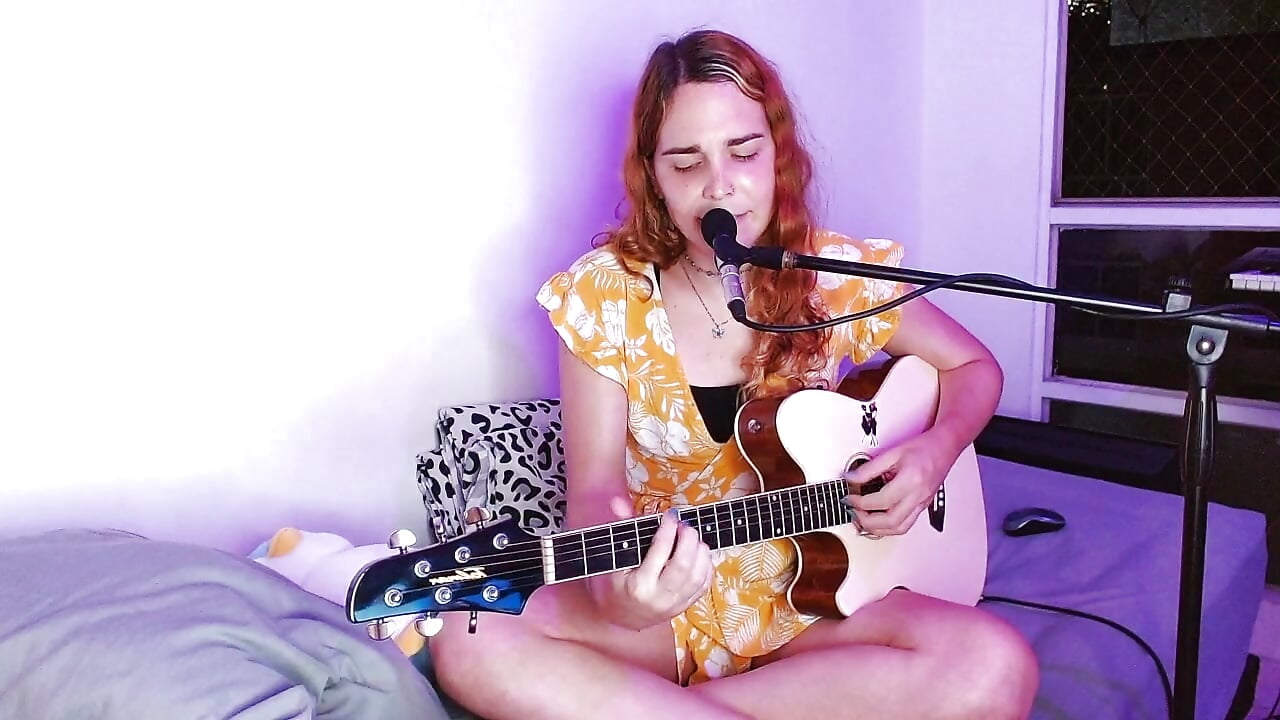 Falling Behind – video od webkamerové modelky Catnessa