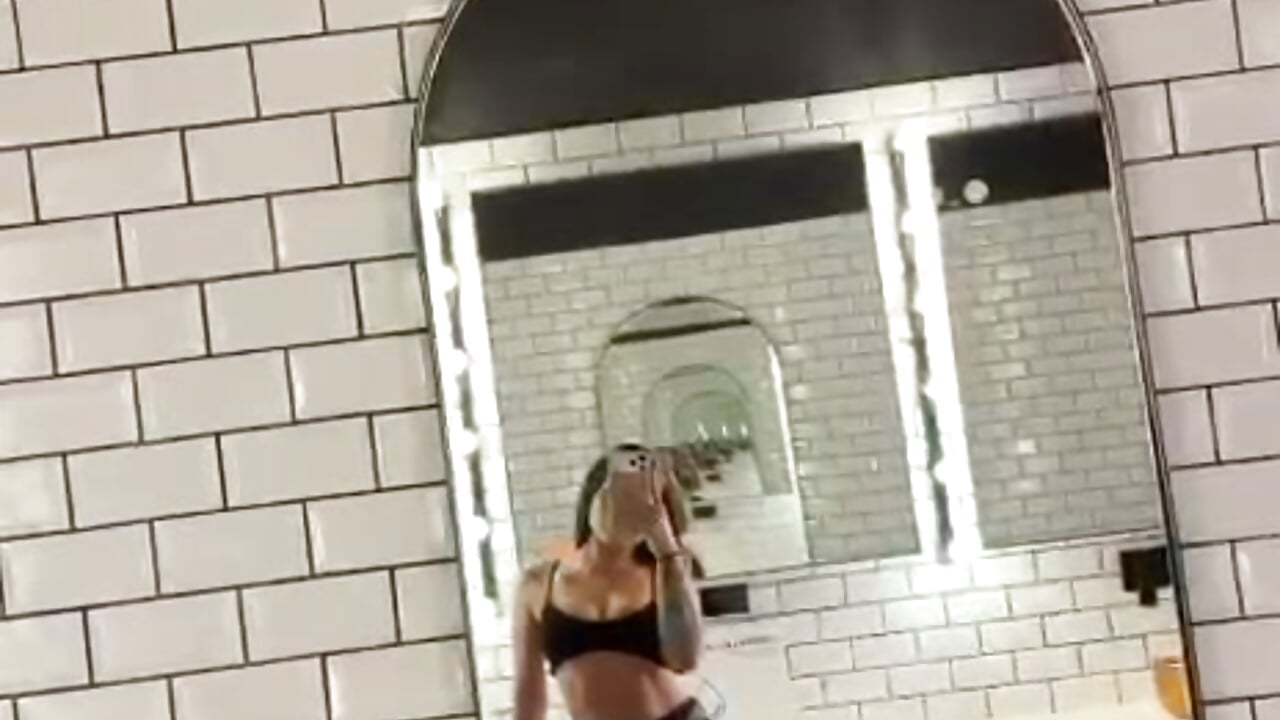 sweaty after WORKOUT - βίντεο μοντέλου emelie_89