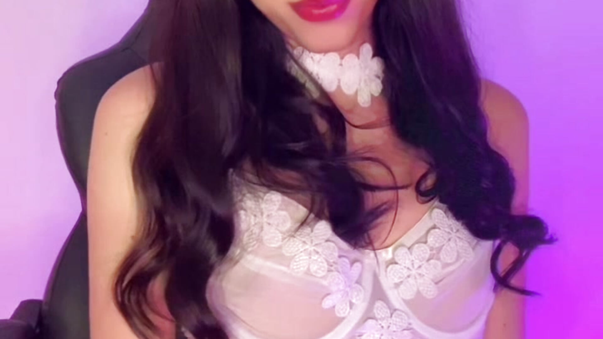 Beautiful and finding - video by ScarlettStonne cam model