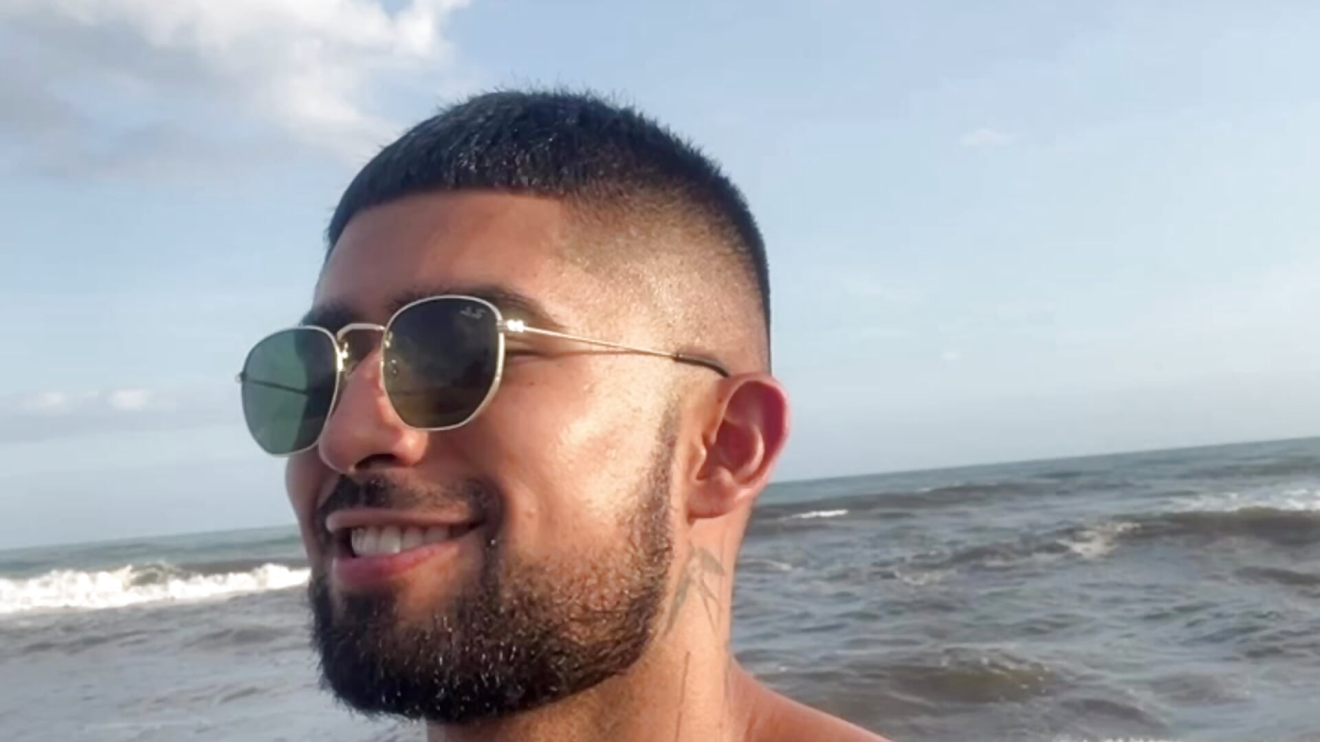 0bd8bb87b7e1412d8b1d29474a82b96e - video by ethaanjones cam model