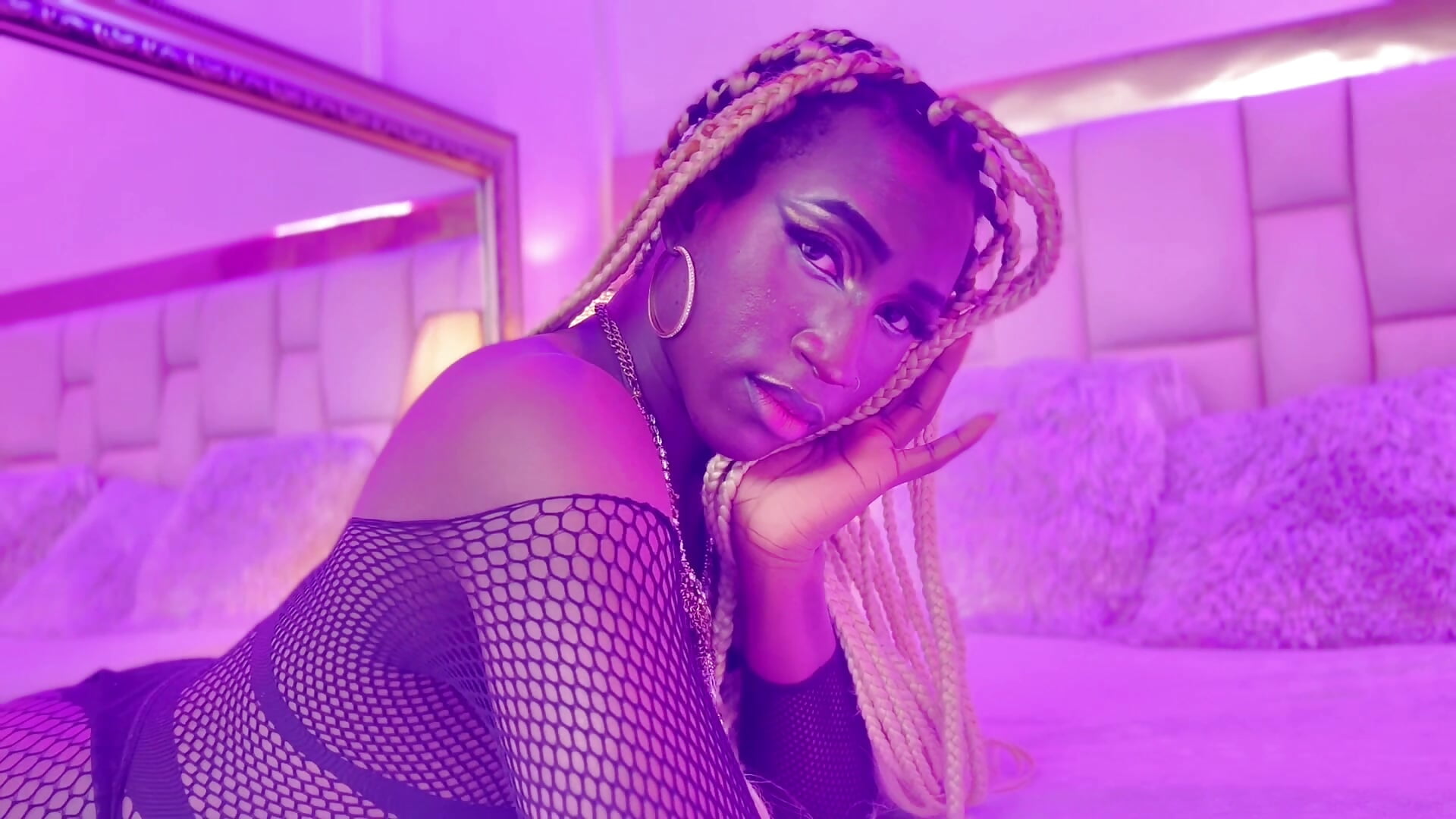 Simply beauty - video by IsseyMz cam model