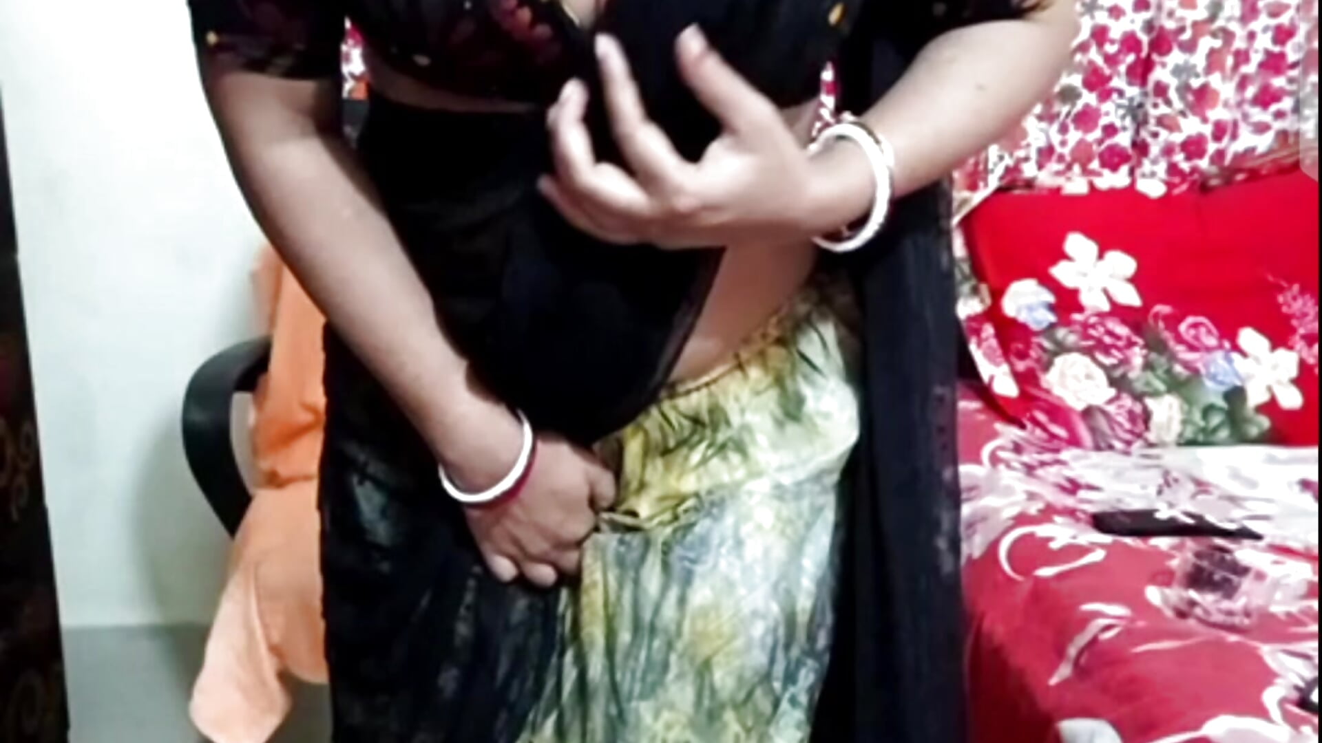 Ufff - video Priya_Boudi kameramallilta