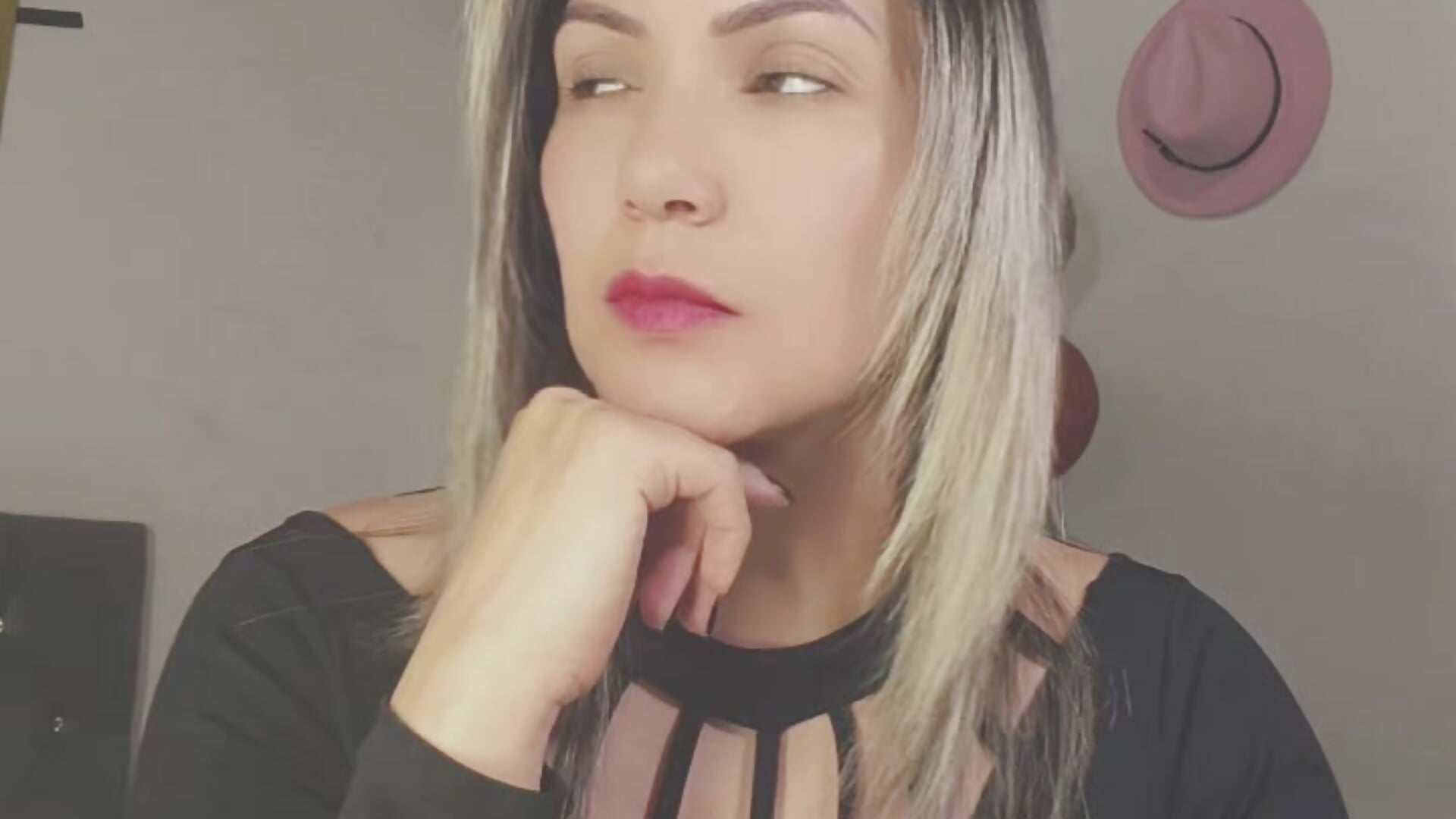 23703 – video modela na kameri Chantal_hott