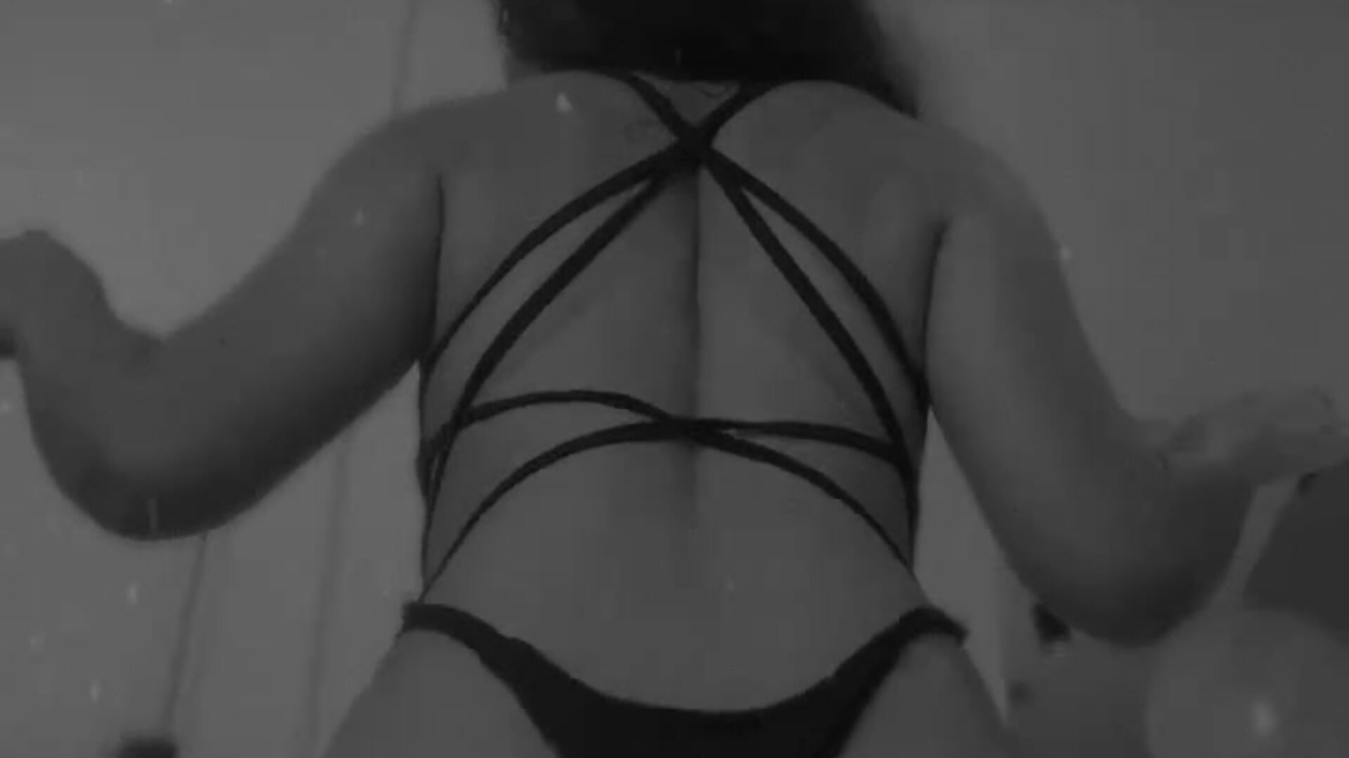 Feeling sexy - video by sabrina_shark_ cam model
