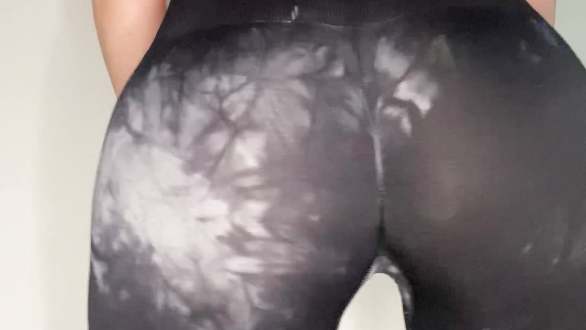 Natürlich gibt es auch ein Video in Leggin‘s - es muss nicht immer nackt sein 🤭😘