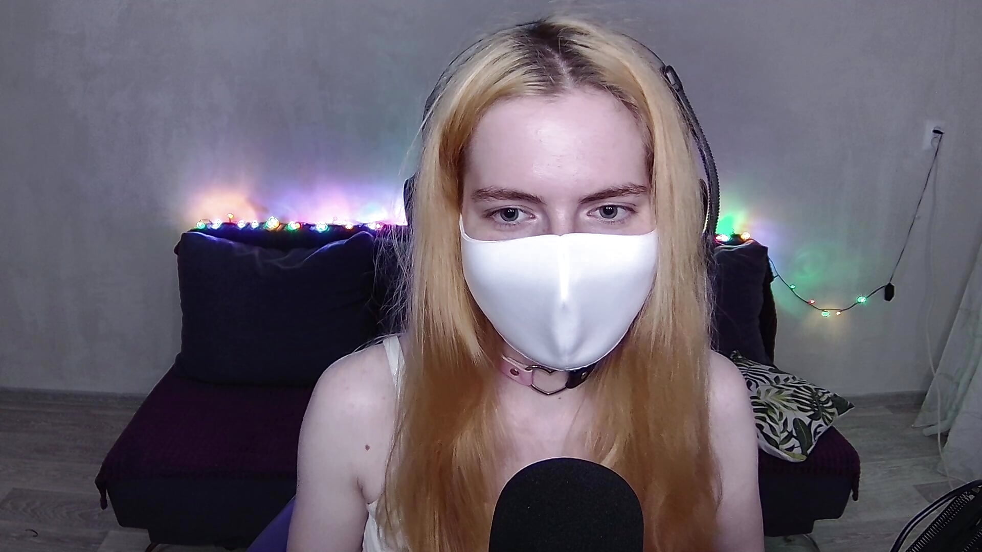 ASMR anti-hangover cold face massage! - vidéo du modèle de showcams amber_candyfloss
