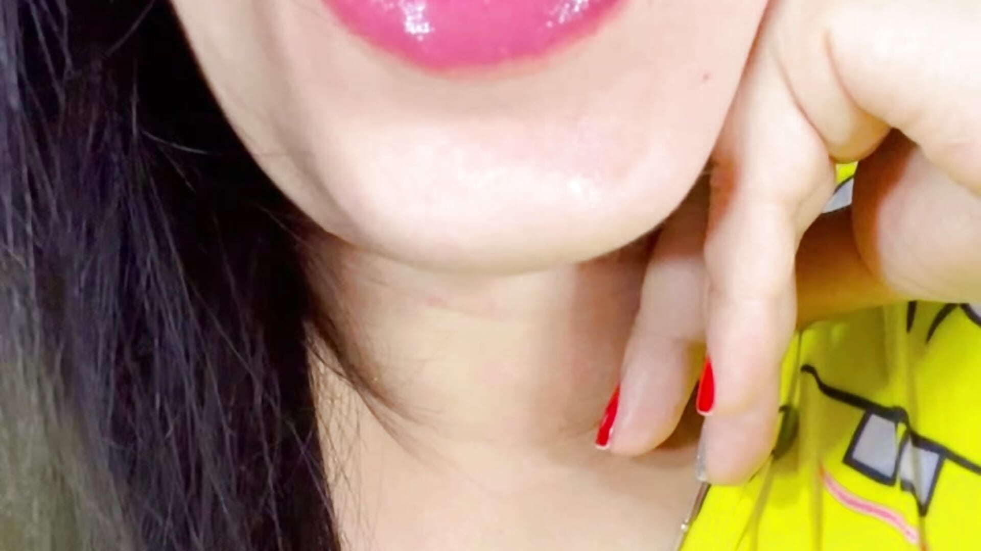 SEXY LIPS - video di Luianna modella di cam