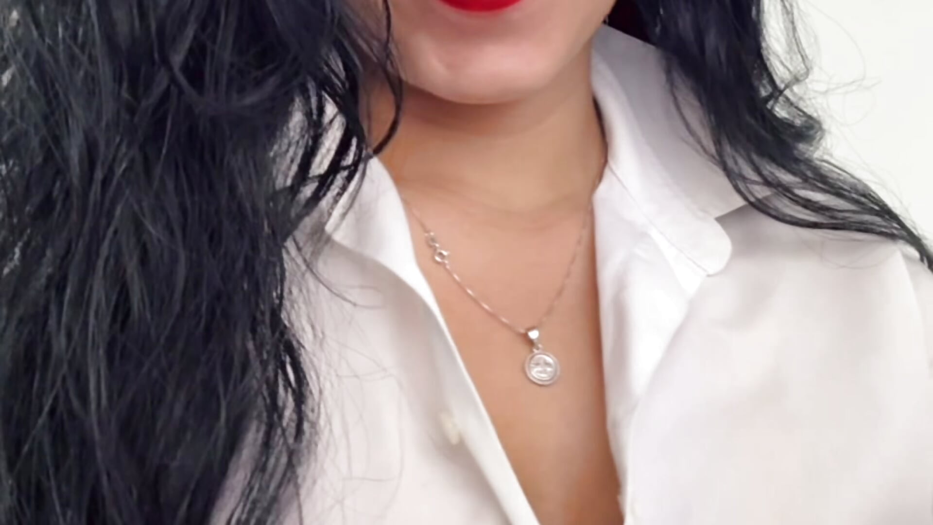 Kisses 💋 - video di Luianna modella di cam