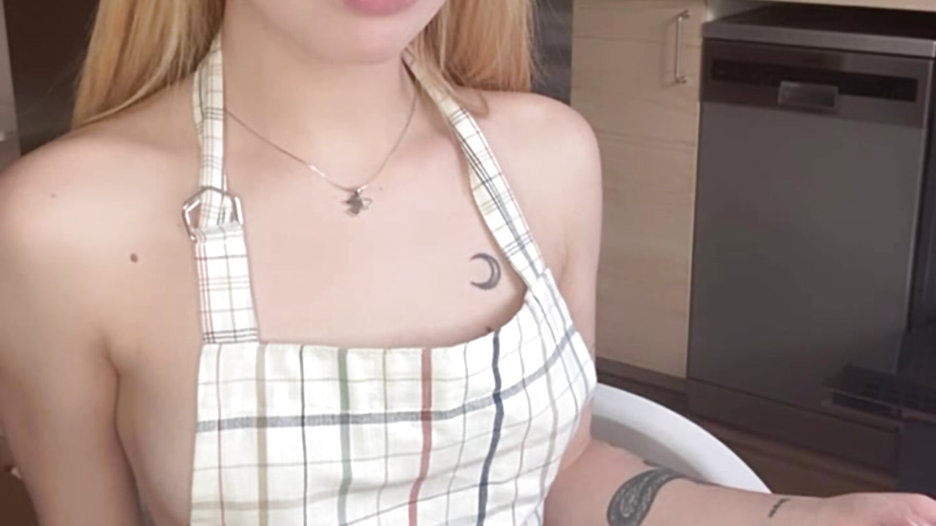 Lunch time - video by Sasha_Moore cam model