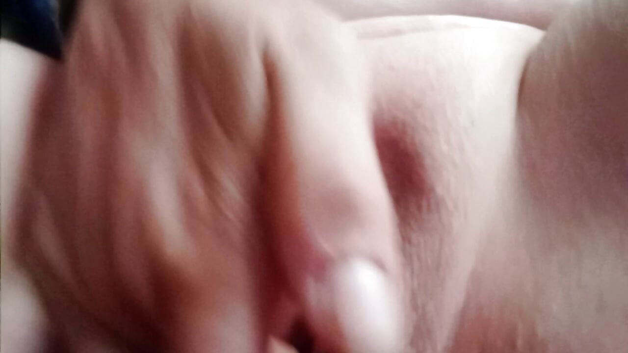 Juicy Pussy - video by GingerKtm21 cam model