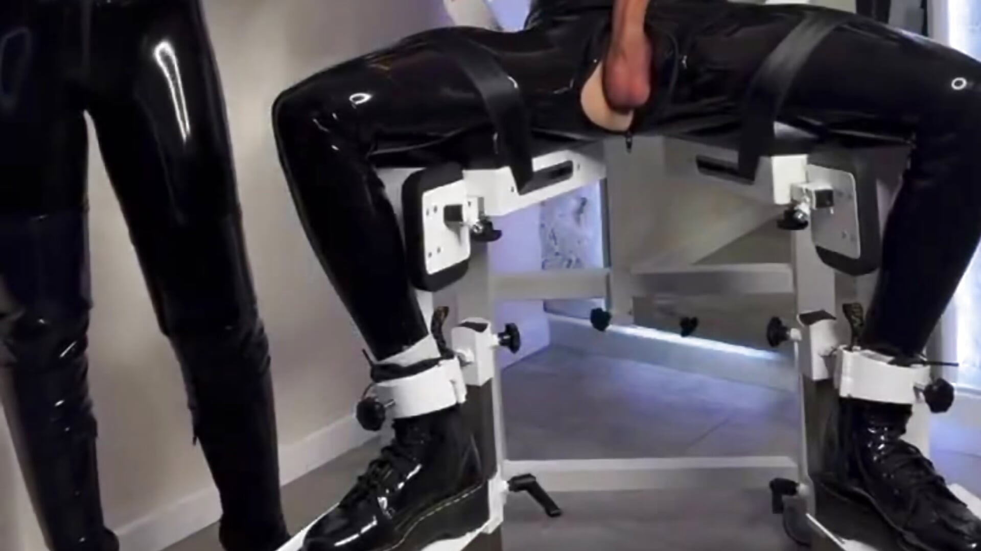 I like your master - vidéo du modèle de showcams _Crystal_evains