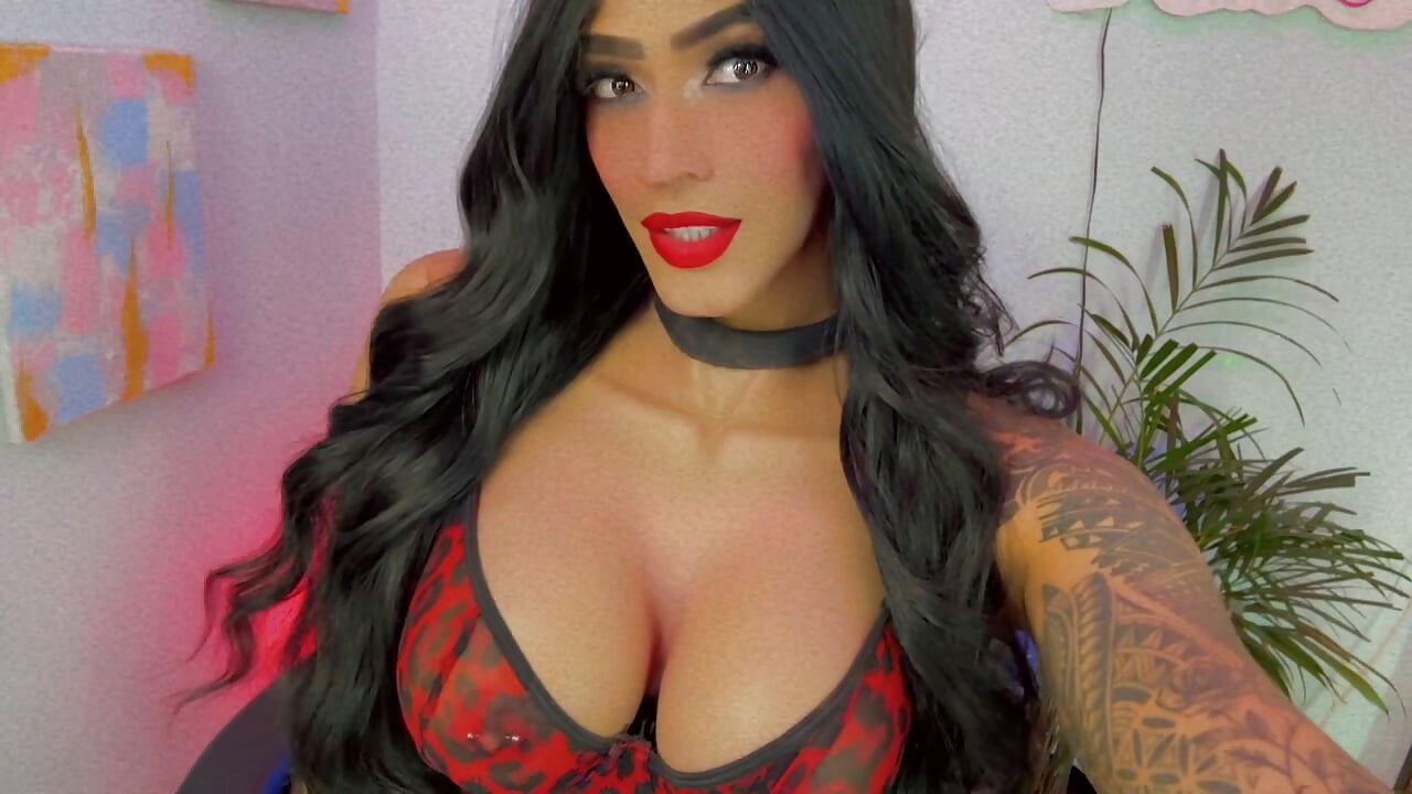 Kiss me 🥰 - video by _Crystal_evains cam model