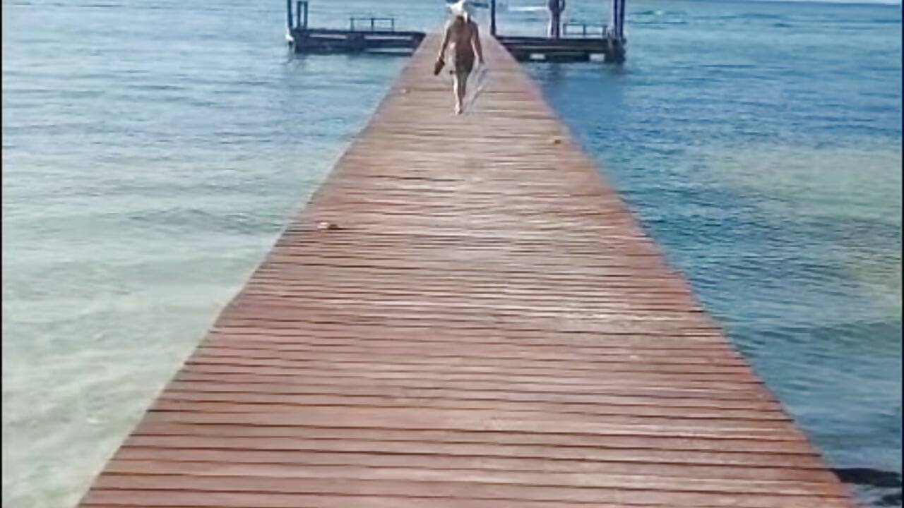 Dijo una sola vez. Quiero conocer el mar. - video by Lola_137 cam model