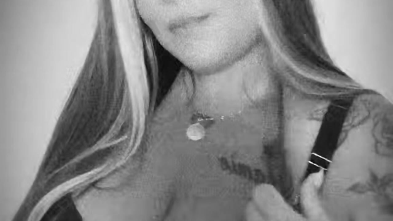 Tiktok: kikisparkles4u - video by KikiBBW cam model