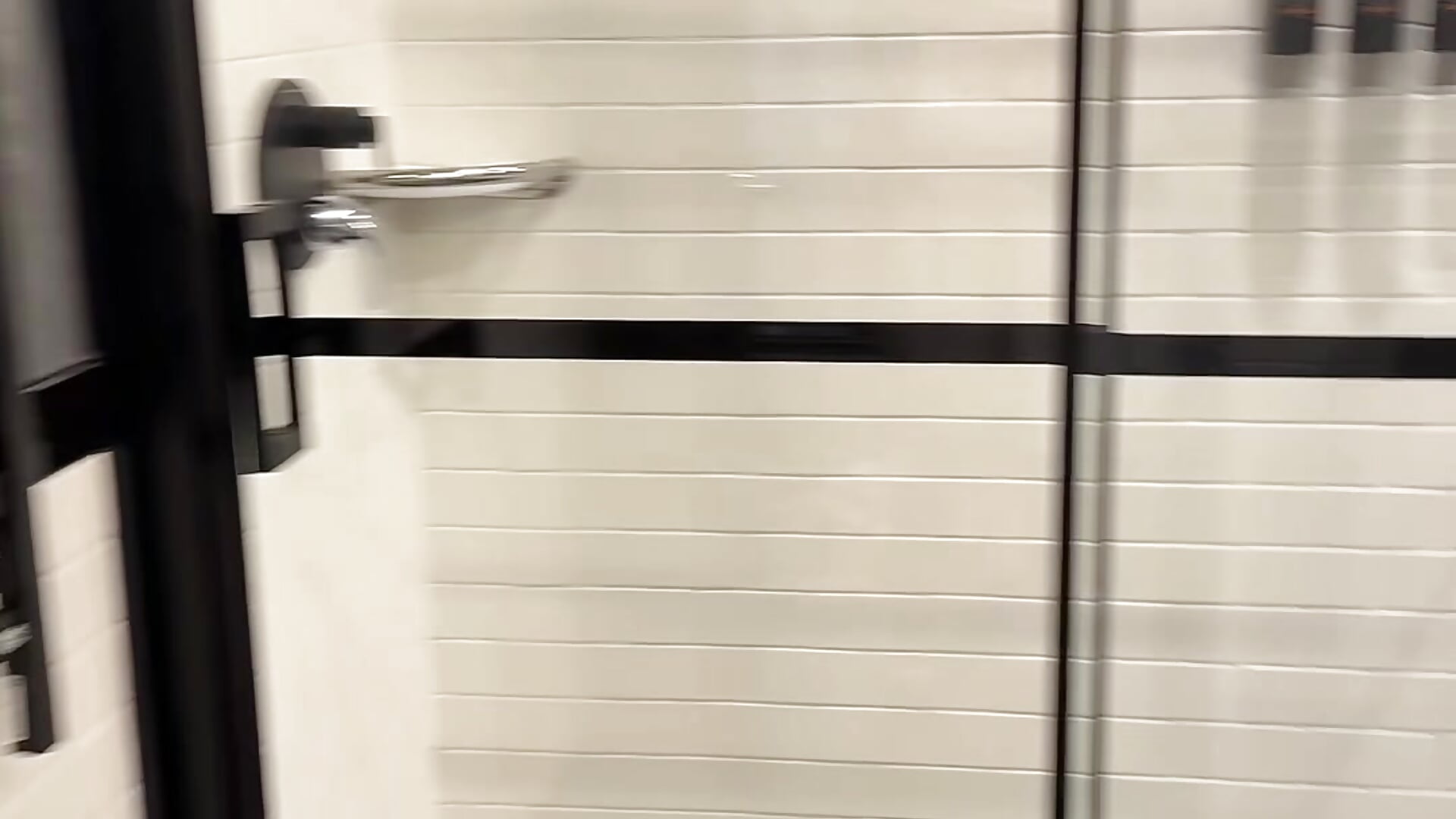 Peak at Hotel Room for streaming Stream - video by KikiBBW cam model