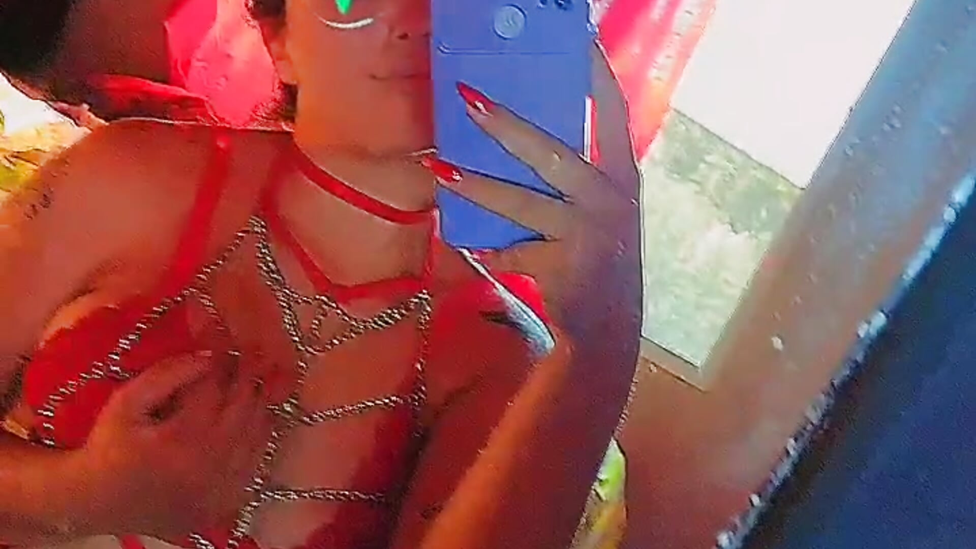Te gusta mi nuevo conjuntito rojo amor?
